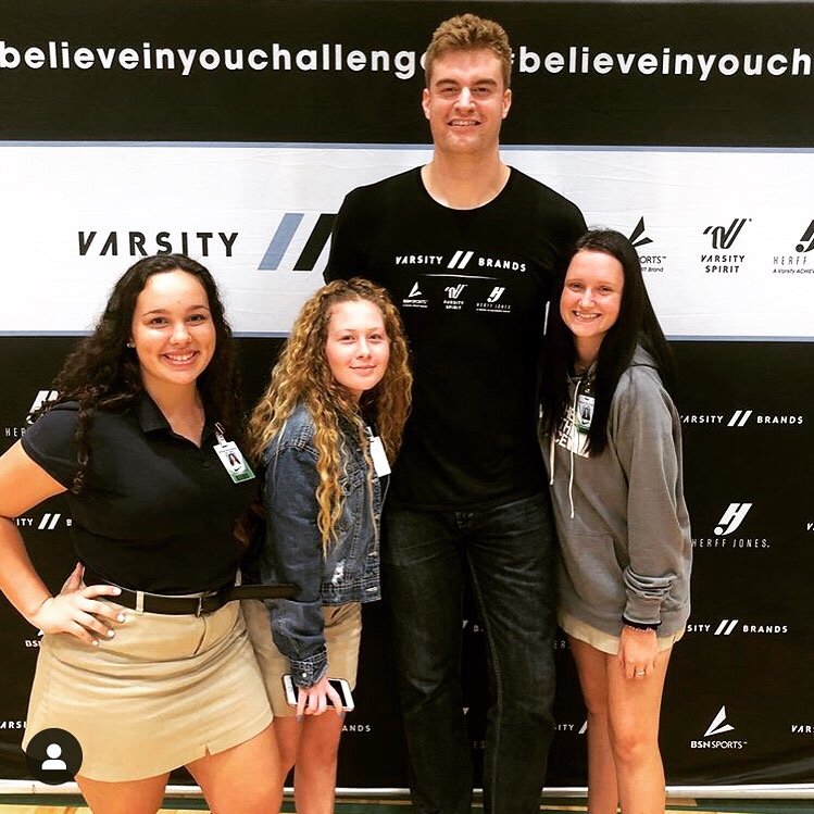 Kev_Atlas's tweet photo. Round two photos from my phenomenal visit to #WalkerHighSchool today. Thanks to everyone who stepped up to the #BelieveInYouChallenge
#KevinAtlas in partnership with @varsitybrands, @BSNSPORTS, @VarsitySpirit, and @herffjones https://t.co/5D5INz0ENB