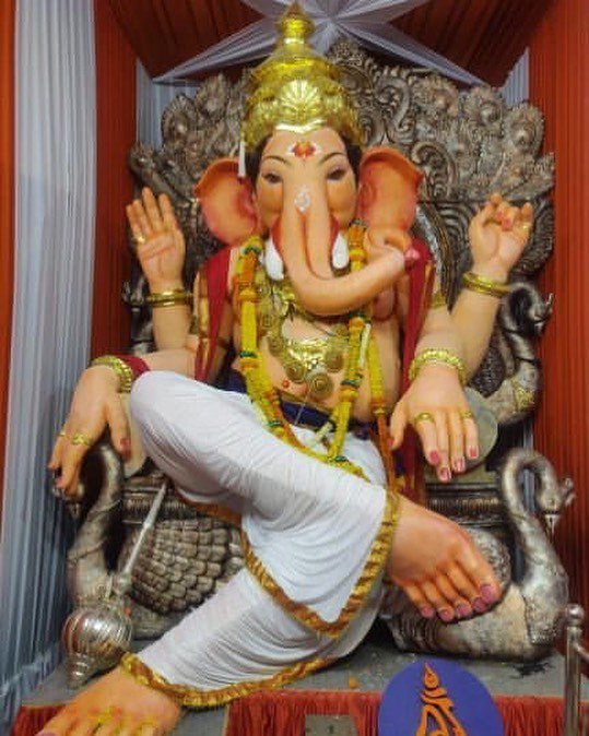 MumbaiChaRaja (@mumbaicharaja) on Twitter photo Ganpati Bappa Morya
GirgaonCha Maharaja
#mumbaicharaja
#mumbaicharaja2019
<a href="/mumbaicharaja/">MumbaiChaRaja</a>.r
@girgaoncha_maharaja_
अखिल मुगभाट सार्वजनीक श्री गणेशोत्सव मंडळ
गिरगांवचा महाराजा २०१९
२२ फुट संर्पुण शाडु माती (Ecofriendly)गणेश मुर्ती
मुर्तीकार -श्री राजन व… ift.tt/2ZyiTSd Ganpati Bappa Morya
GirgaonCha Maharaja
#mumbaicharaja
#mumbaicharaja2019
<a href="/mumbaicharaja/">MumbaiChaRaja</a>.r
@girgaoncha_maharaja_
अखिल मुगभाट सार्वजनीक श्री गणेशोत्सव मंडळ
गिरगांवचा महाराजा २०१९
२२ फुट संर्पुण शाडु माती (Ecofriendly)गणेश मुर्ती
मुर्तीकार -श्री राजन व… ift.tt/2ZyiTSd
