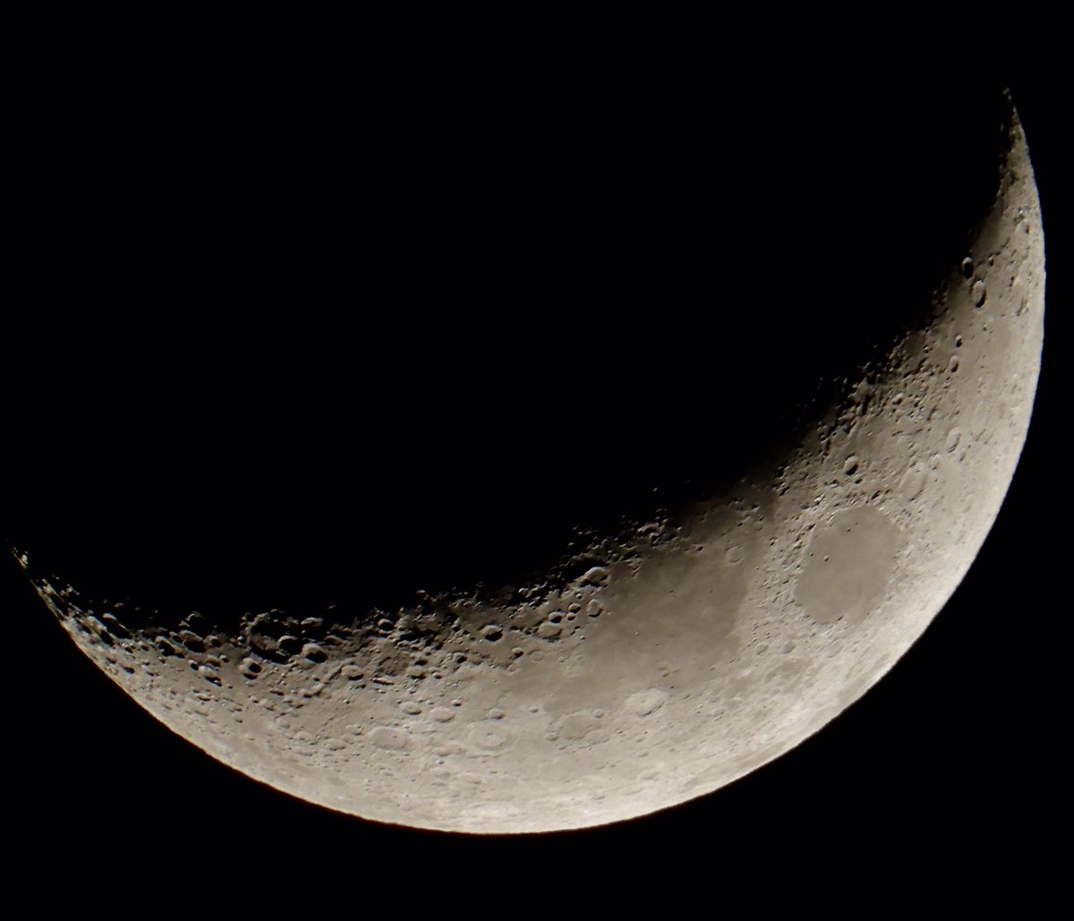 SeVoSpace's tweet photo. Our Moon 🌒 last night.
No telescope used.
.
.
.
#moon #rescent #crater #astronomy #astrophotography https://t.co/dv7se93R3l