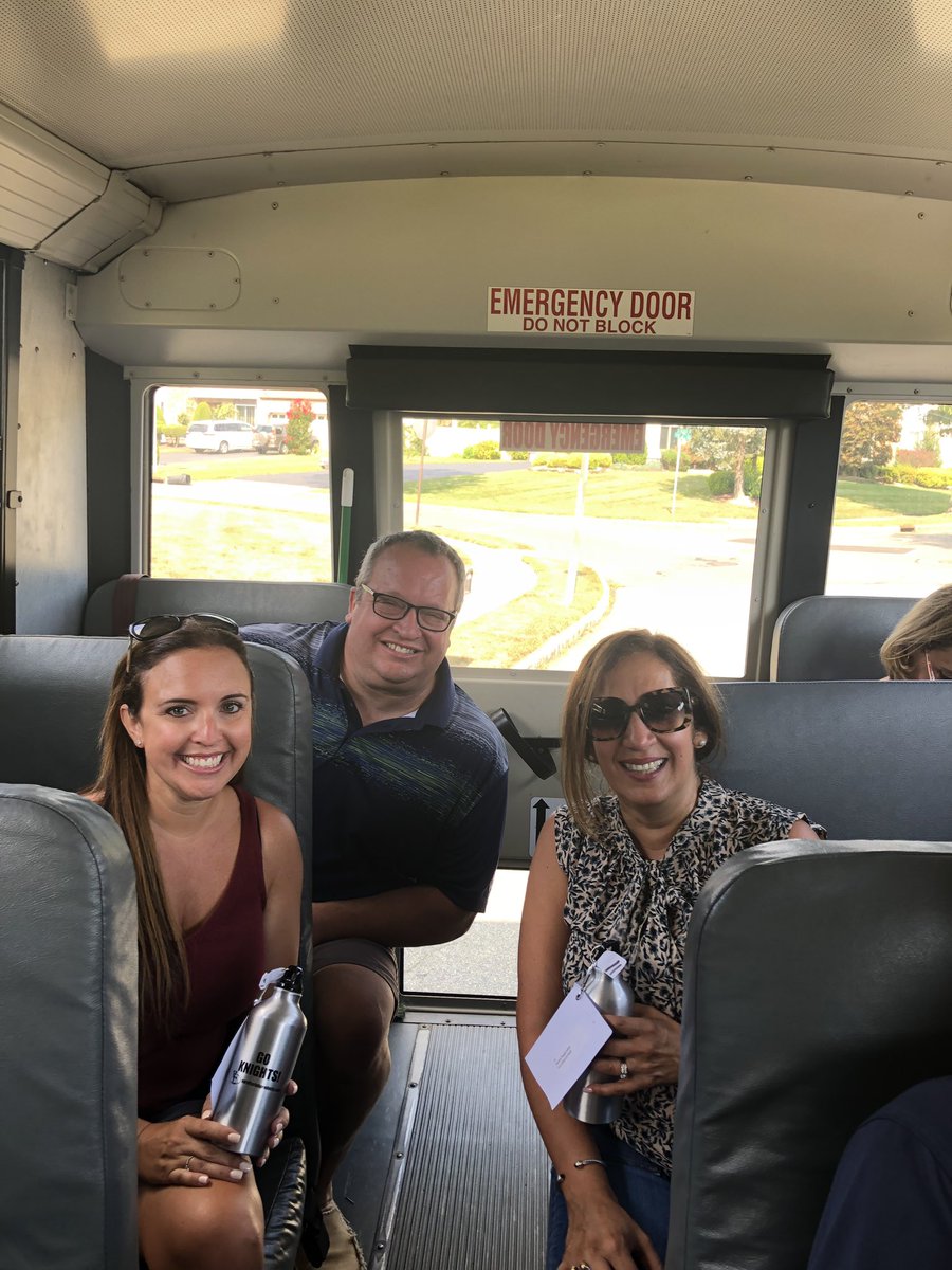 Welcome back caravan enjoying seeing OB students ready for a great year! #welcomeback <a href="/sra_kortland/">Sra. Kortland</a> <a href="/FazioSally/">Mrs. Fazio 💜</a>