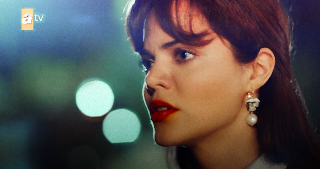 Bak içime gör beni
Tut elimden yak beni
İstemezsen bu aşkı
Otur baştan yaz beni...🌹

#BirZamanlarÇukurova #ZülMaz