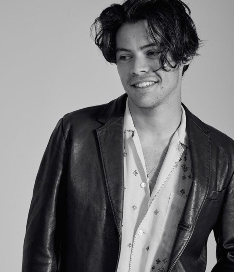 harryzstan's tweet photo. this is giving me young Leonardo DiCaprio vibes https://t.co/Q7W3Ip1nHC