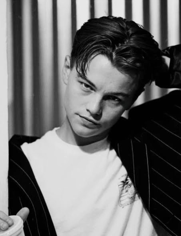 harryzstan's tweet photo. this is giving me young Leonardo DiCaprio vibes https://t.co/Q7W3Ip1nHC