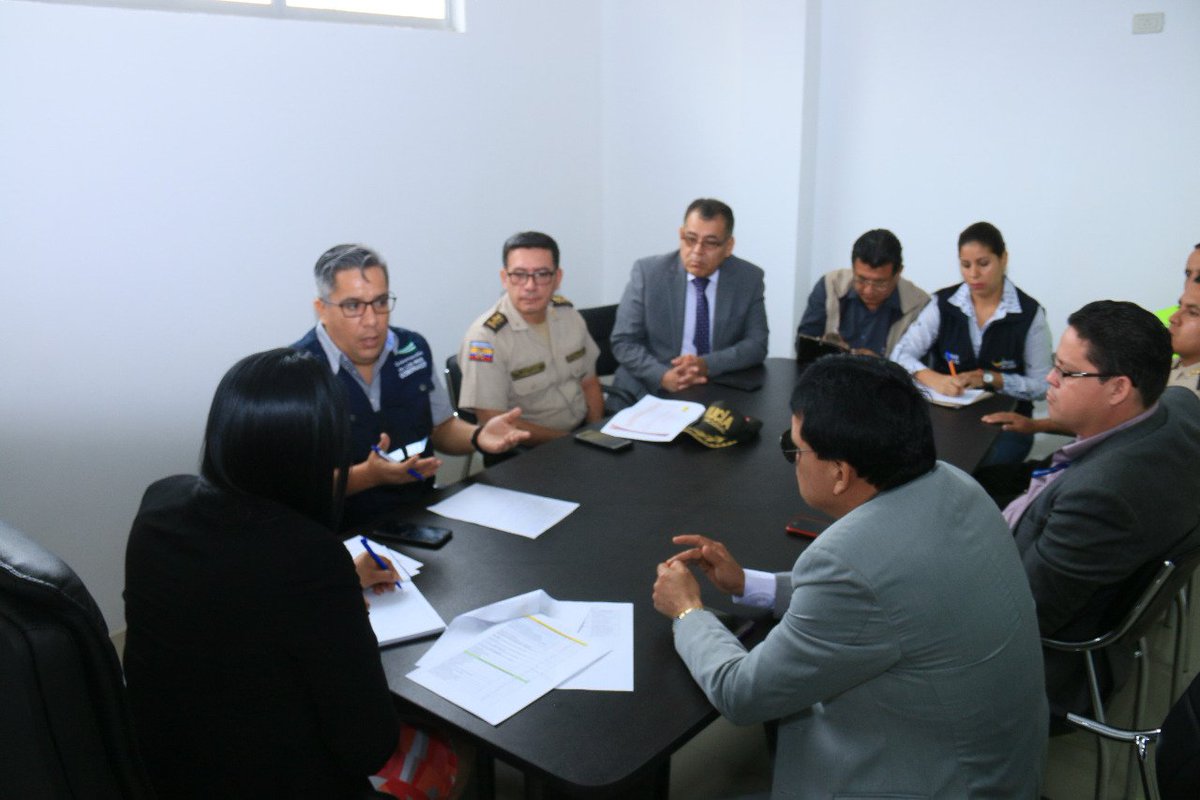 DrCamiloSalinas's tweet photo. La #SeguridadCiudadana es un compromiso de todos! Hoy nos reunimos con la Alcaldesa de #Baba, Sonia Palacios, con quien junto a funcionarios del sector Justicia y Policía Nacional, articulamos varias acciones que fortalezcan la seguridad de la "Noble y Torera Baba" @Lenin https://t.co/9Ejpq8hu6H