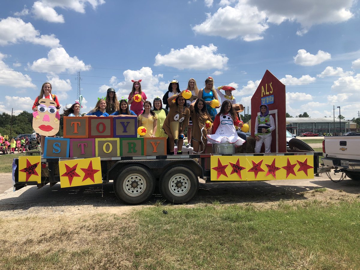 CyFair_Softball's tweet image. Softball’s Toy Story float! #toplayoffsandbeyond! #BFND #dtd