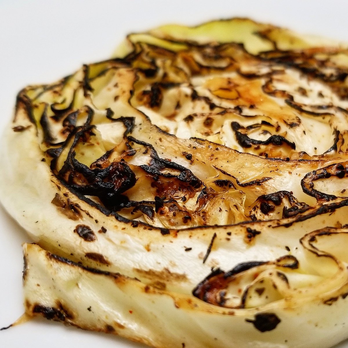 vatrawood's tweet photo. If you need a break⏯, here's a cabbage steak 🙂👍#vatrawood #vegetatian #bbq #grilling #recipes https://t.co/GAvM7ha7sN