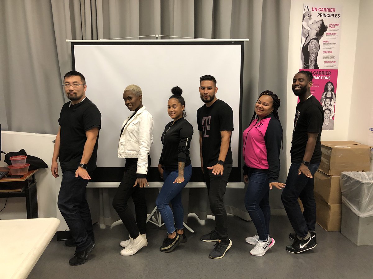 Always_SmilingC's tweet photo. #Robinpose takeover in #GeoJamaica @Starandzipper @TmoMeatpacking #Dan @ivan_a11 @contrariannoob @kaevasquez @ajhapierre @toluvortodie4 @lpetrone9 @joandryyy @CKellyBKallday @JaylynCMorris @ryandiliberto https://t.co/hYXUrepE2n