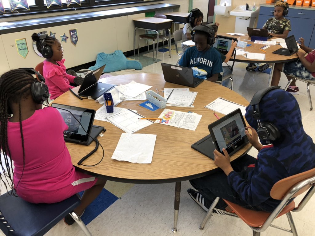 AllisonLuka's tweet photo. Today I spotted 2nd graders getting their Dreambox minutes on their new Chromebooks! They love using the touch screen! #polarpride @PLVBears  @DreamBox_Learn https://t.co/AT1HTVr2Z6