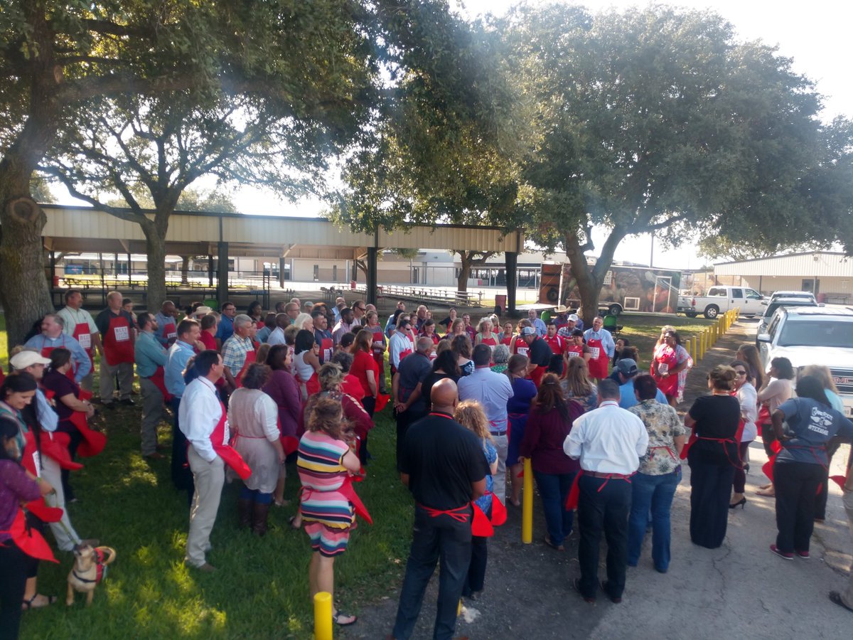 EricZimmerman89's tweet photo. Southeast Region (Districts 9 & 11) Agents with Texas A&M AgriLife Extension Service participating in the Grilling 101 program in Rosenberg, Texas! #pathtotheplate https://t.co/SWCR7JqmDi