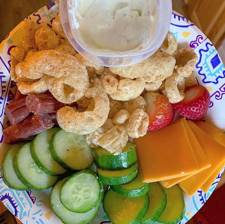 sr_smallbatch's tweet image. IG/candace.can.keto is #snackpacking for sure! 💃💃💃 Are you ready to join us? #Enter to win here 👇 👇 👇 
southernrecipesmallbatch.com/summer