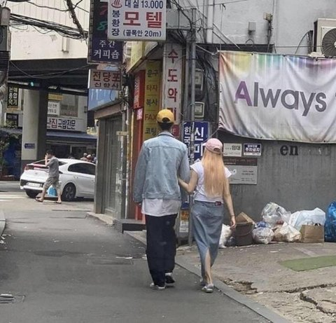 pannchoa's tweet photo. Momoland's JooE allegedly seen on a date
https://t.co/DjuspXnf1R https://t.co/VrjYHS3Byo