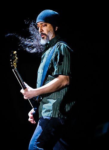 Happy Birthday Kim Thayil. Keep on rockin ! 