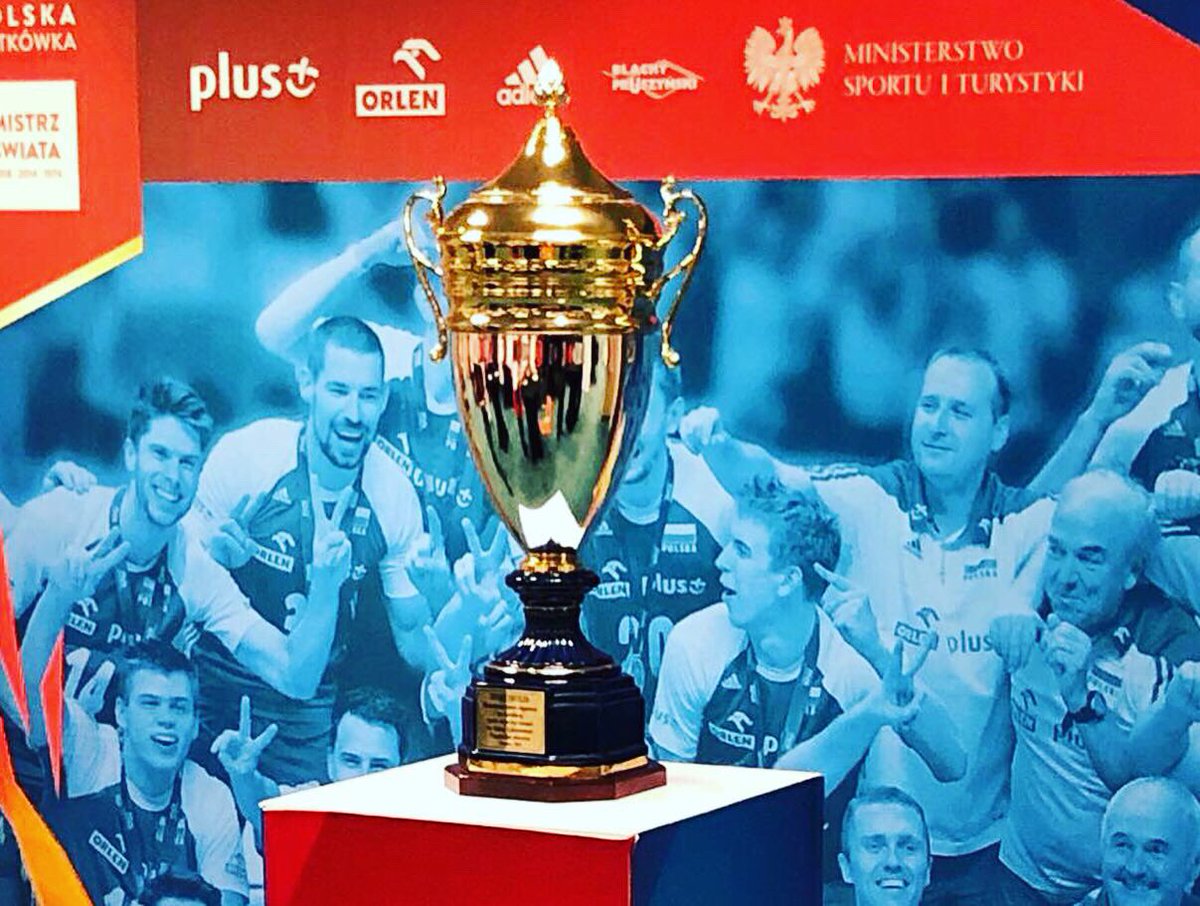 _ReneHecht_'s tweet photo. #DieSchmetterlinge verlieren 2:3 im #Viertelfinale der #EM2019 in Łódź leider gegen #Polen. Vielen Dank für die mitreißenden Spiele. Ihr seid die beste Werbung für den deutschen Frauenvolleyball. Euch gehört die #Zukunft. Ihr seid ein tolles Team! #DVVchamps https://t.co/TLm9z0mqmW