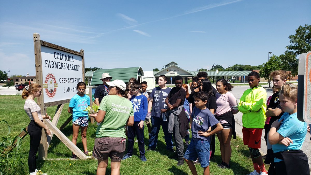 Cunningly's tweet photo. It was a GREAT day for @ColumbiaUrbanAg with the first planting of edible food at the ag. center and a classic @tetonscience @CPSScience PBL learning opportunity with the #wms_pbl RTI.
We are #bulidingbridges and strengthening our community. 🚨😃 🌳📚 🌼 https://t.co/PcY0Jd1FSK