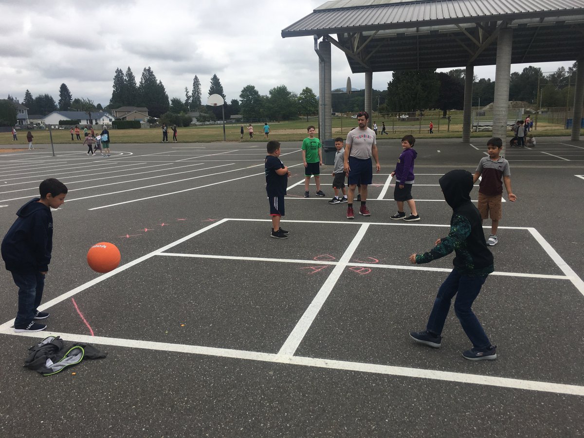 b_esdSetterlund's tweet photo. First Day Foursquare! That’s my jam! #LucilleUmbarger #WelcomeBackBE #WeAreBE @b_eschools https://t.co/QgeDrWRRii