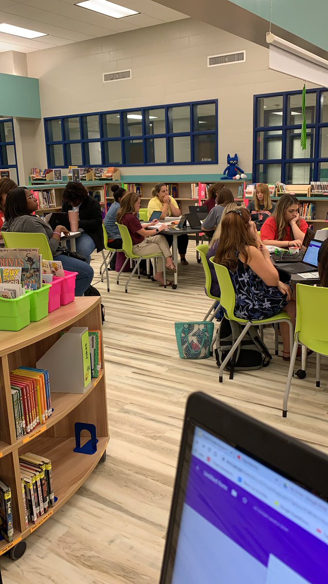 WLMS_AVID's tweet photo. The learning never stops @tweetupmeetups #popuplearninglab https://t.co/S6jv2w0EOk