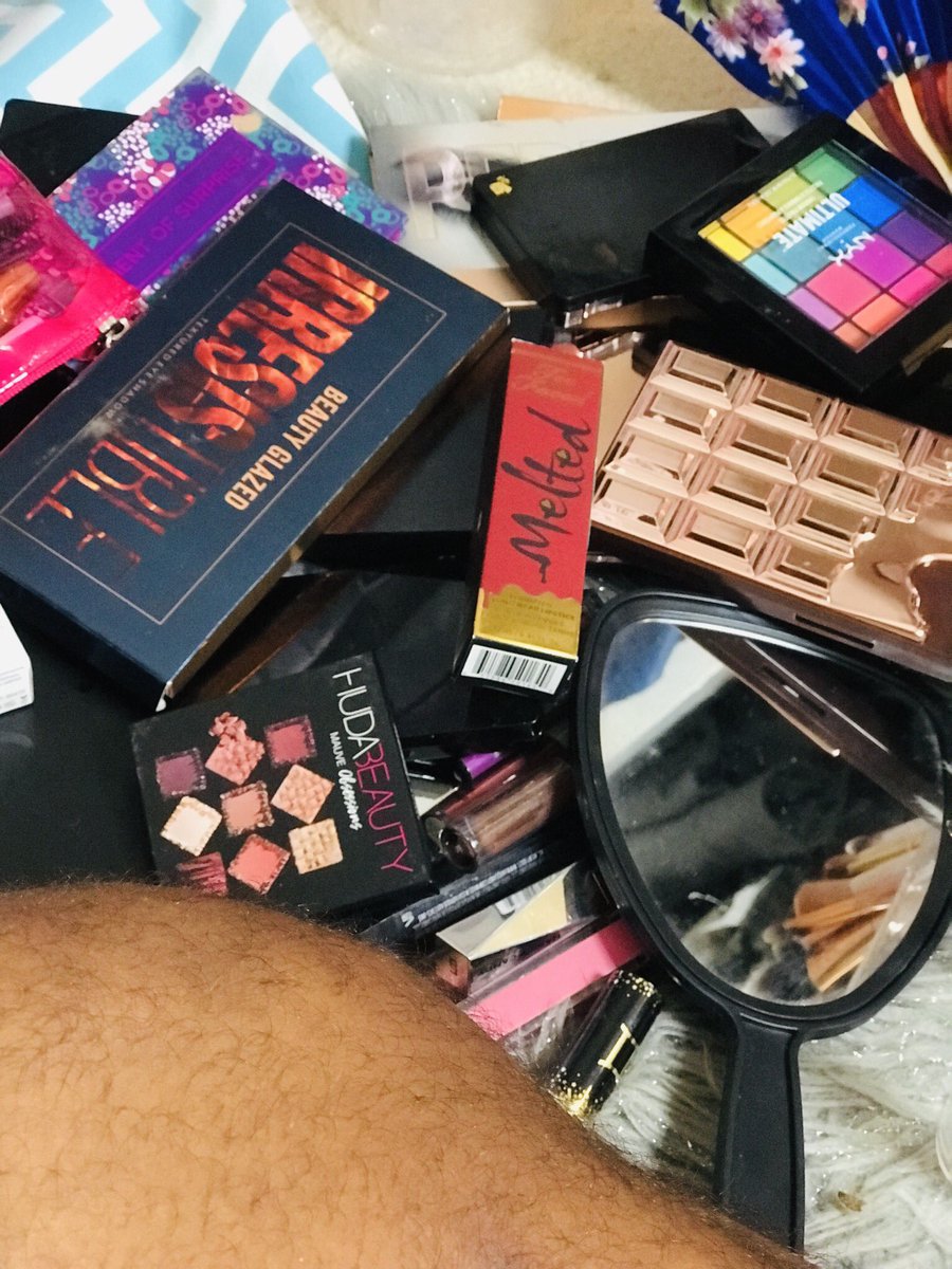jduhmua's tweet image. Went from this to that. #makeup #makeupaddict #makeupissues #pallettesfordays #makeupjunkie #smallmakeupartist