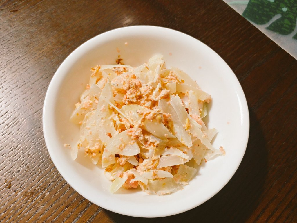 余った焼きたらこを、玉ねぎとかつお節マヨで和えて副菜を作りました✨

かつお節が良い仕事をしてくれたおかげで、我が家では箸が止まらなくなりました(*´༥` *)ﾓﾘﾓﾘ
生玉ねぎと合いました✨レモン汁の代わりに七味唐辛子を足しても… 