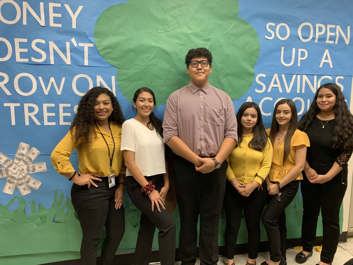 CopperStateCU's tweet image. Opening day with new staff at our #MetroTech branch! Congratulations!They are ready to open your new #freechecking accounts. #CommittedToYou
