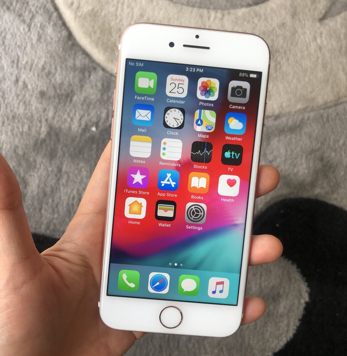 fellaferina's tweet photo. ⚠️⚠️⚠️⚠️⚠️⚠️⚠️⚠️⚠️

Iphone 7 128GB untuk di jual

RM1000

Free items 
1. Casing baru
2. Screen protector (siap pasang)
3. Adapter baru
4. Usb cable baru

Bukan refurbish. 
READYSTOCK!

COD : KL/Selangor

#iphone7 #sayajualiphone #sayajual 
#iphonexs #iphonex #iphonesecondhand https://t.co/qLIwzUGk3h