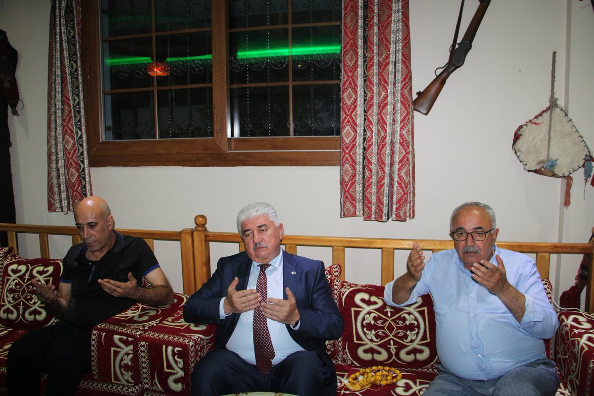 HBTurkoglu's tweet photo. ☕☕☕
Çayı #Deminde, Muhabbeti #Tavında, Latifesi #Tadında Bir Akşam Hasbihaliyle Bizleri Gönül Hanelerinde Ağırlayan Değerli Türetken Ailesine Müteşekkiriz. 😊 https://t.co/3WUjncwnSn