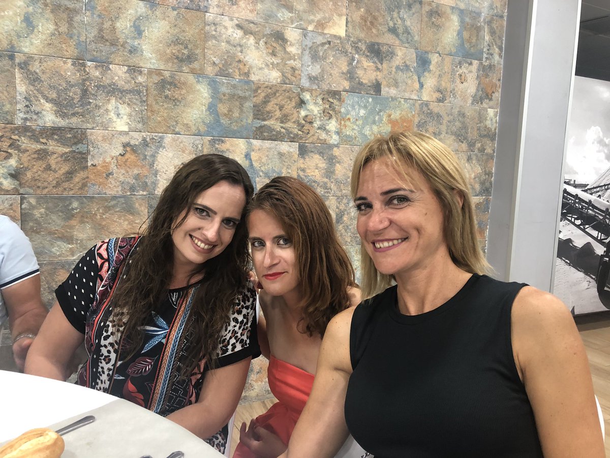 Emergencias112s's tweet photo. ¡📢Copleros, copleras📢! 
Otro año más nos tenemos que decir adiós 👋🏻 pero.....siempre de la mejor manera. Esta noche estamos celebrando "La Fiesta Fin Del #PlanCopla2019"
Mucha gracias y ahora toca un poco de diversión 💃🏻🕺🏻
Pasadlo bien👏👏 https://t.co/g6twlFPVaJ