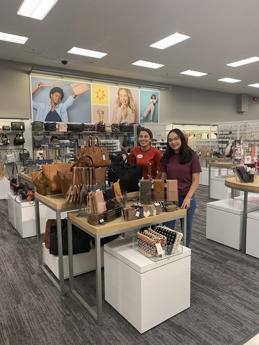 Amazing Style Consultant-Lilly trained our new SC-Sarai and our Fall Jewelry &amp; Accessory set looks FANTASTIC! #T1862 #BestTeaminRetail