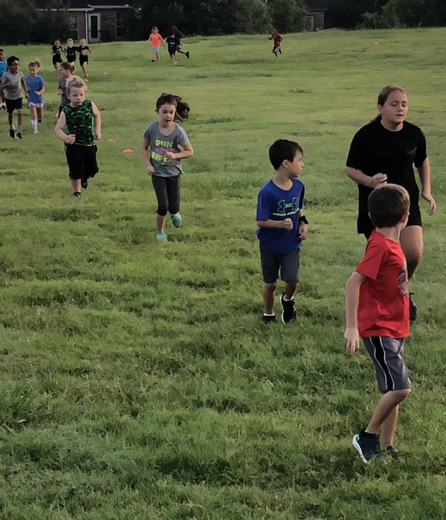 CastleHillsPE's tweet photo. After a long weekend, these students came to school ready to work...very proud! @CastleHillsES @CastleHillsPTA https://t.co/M0eDGw2ny7