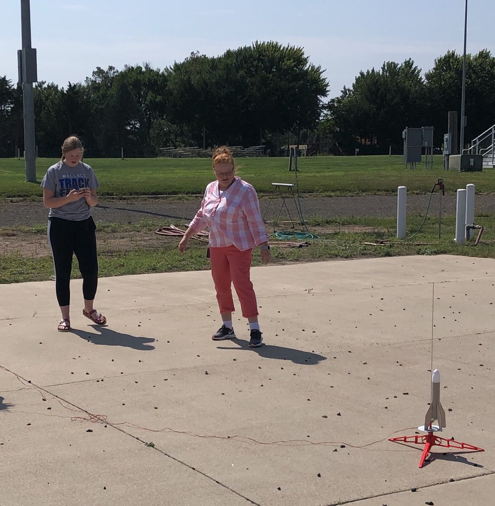 WallaceSchools's tweet photo. Launching rockets in the wind is tricky. Thank you Mr Sandberg for your help with rocket recovery. #calcisfun  #timeforcalculation https://t.co/7LCbJ7DhEe