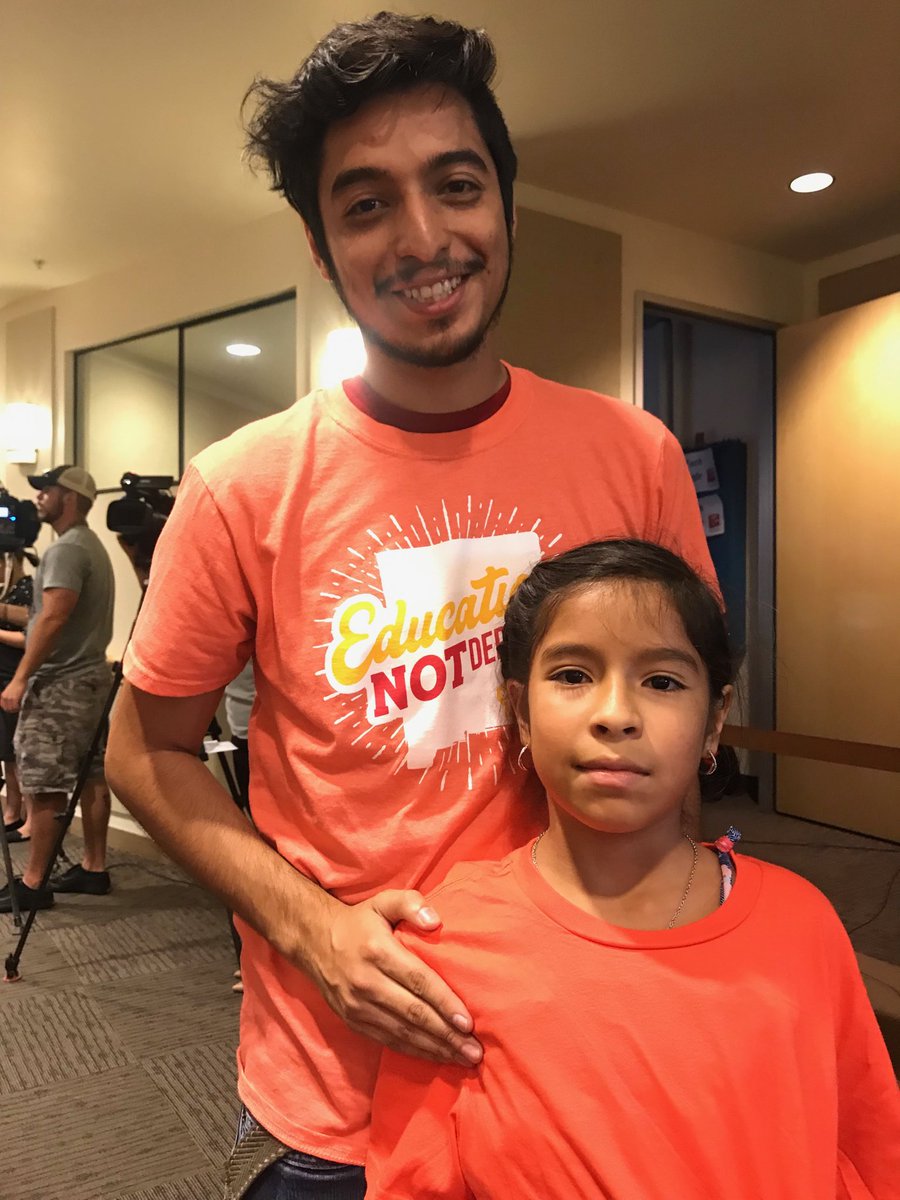 LaEliCuna's tweet photo. OMG when our economic justice organizer bring her sister to board school hearing cuz she is part of our elementary school chapter 💚💚 this is the magic of organizing, we grow and heal together #EducationNotDeportation #CountUsAPS ⁦@NM_Dream_Team⁩ ⁦@UNITEDWEDREAM⁩ https://t.co/ThbTiW5qu9