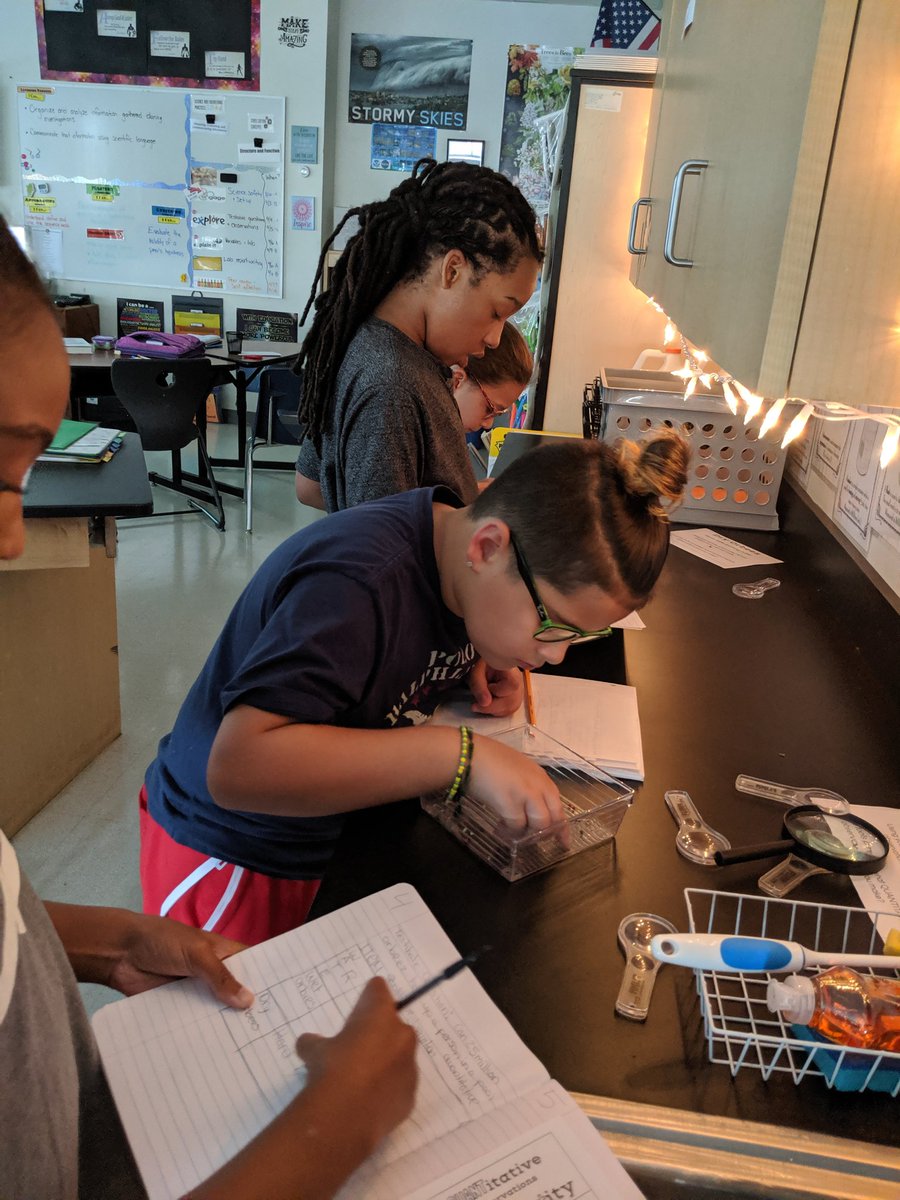 ScapScience's tweet photo. Making qualitative and quantitative observations in order to collect data and make a hypothesis! @CrecArtsMiddle1 https://t.co/e8tR56zvws