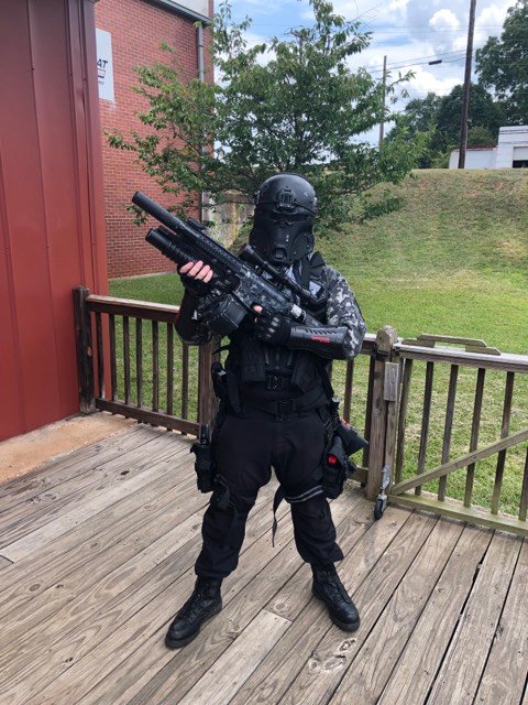 OfficialVimINC's tweet photo. My airsoft loadout. What are your thoughts? What's your loadout? I would love to see other people's loadout with airsoft
#airsoft #airsoftlove #guns #armor #Helmet #gunsandammo #galactac #suit #loadout #cosplay https://t.co/CEGL216YeK