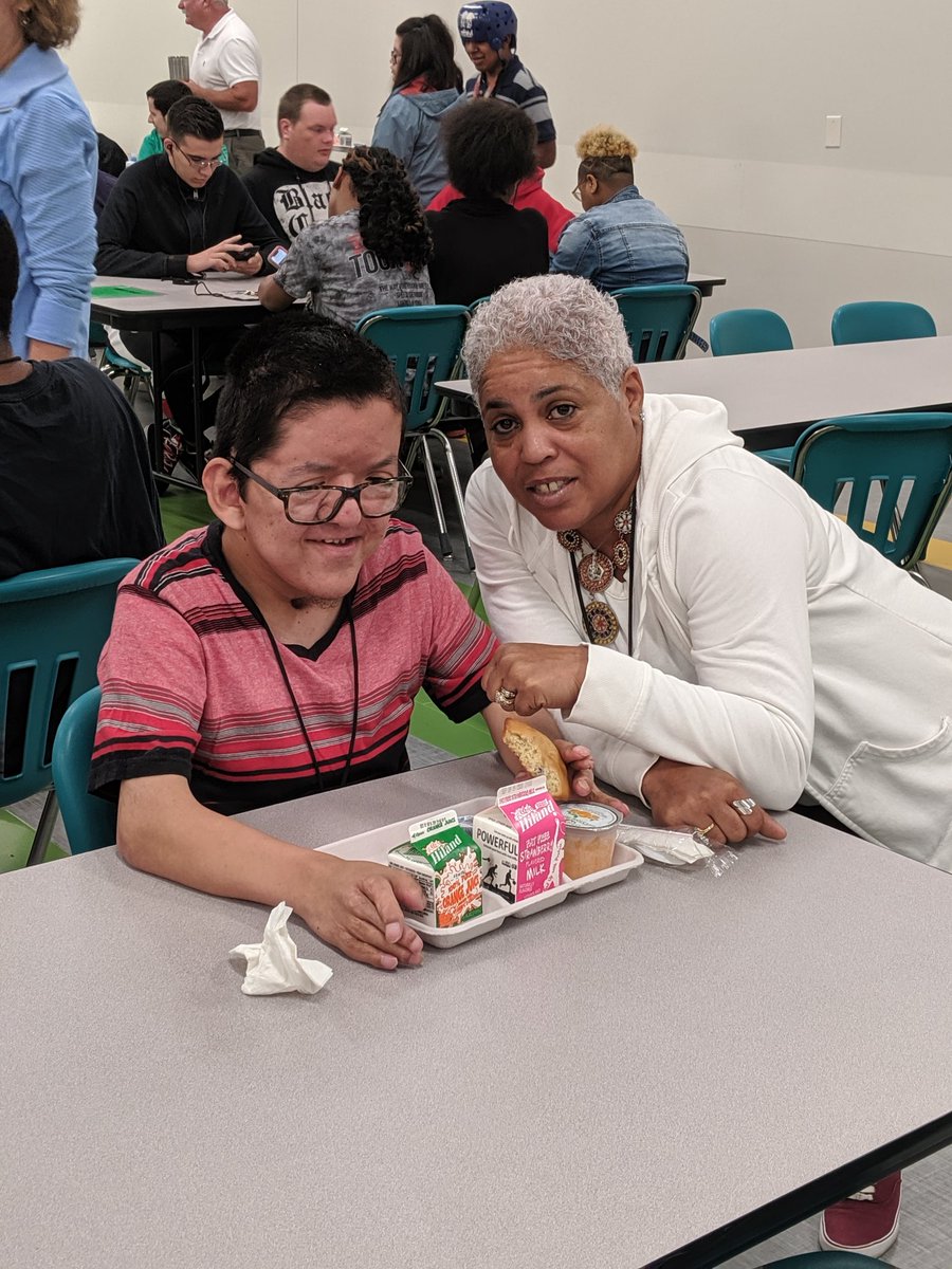 SFrodyma's tweet photo. OPS Transition Program spent today working with adult mentors spreading Kindness Messages! #OPSProud #BeKind21 #OPSTransition #Weraisekindhumans https://t.co/fhz3z7T83p