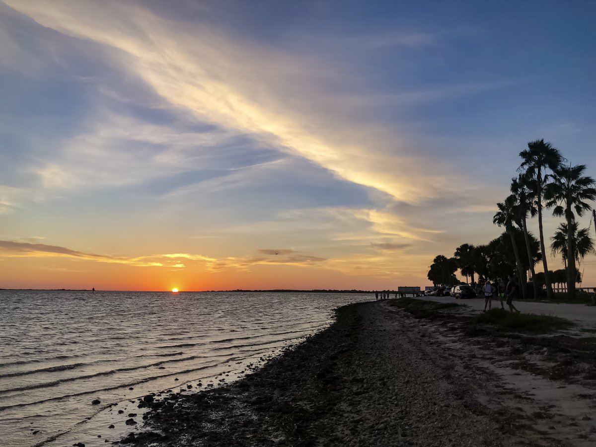 Tonight’s Floridian Sunset ✌🏼🌞✌🏼 @StormHour @RealSaltLife @ThePhotoHour @EarthandClouds @EarthandClouds2 @DunedinBeach 🖖🏼🌞🖖🏼