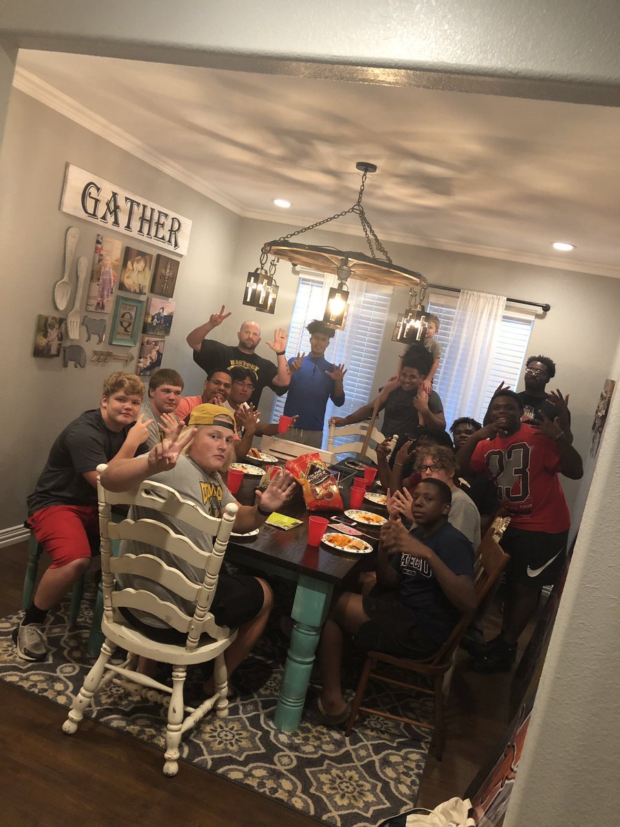 Coach_Quate's tweet image. We had a Special Guest at dinner tonight.  You know The Ax had to sit at the head of the table! #7peat @jordin_h903 @CoachChadRogers @DenisonFB @yvngsmallwood78 @drew5151
