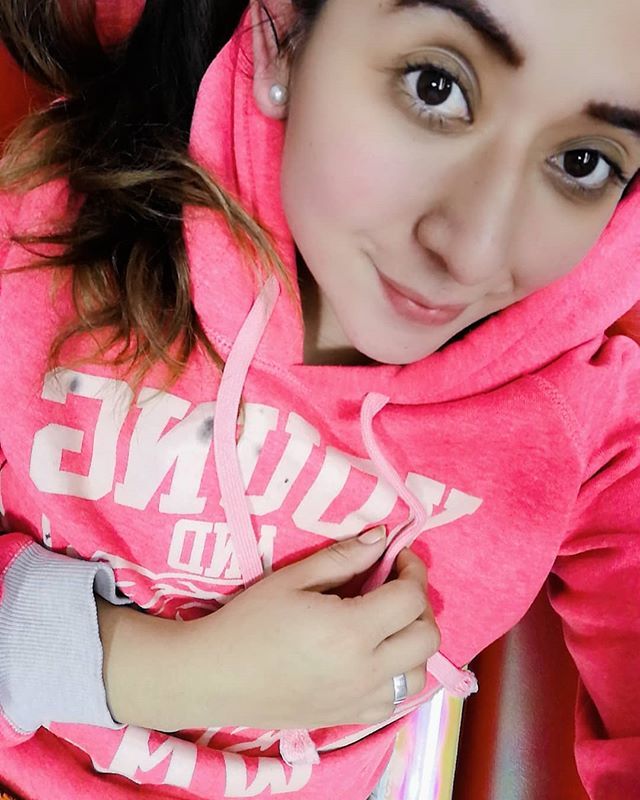 Anyelipr's tweet photo. OJERAS!!!!!! LITERAL, UN DÍA DE MIÉRCOLES 😟😖😱😣... SIN DORMIR, TRABAJAR Y VENIR AL GYM... AHHHH Y TWNGI HAMBRE 🙄😧 #selfie #selfshoot #instapost #gym #gympost #picofthemoment #picoftheday #vdw #wcw #mood #zz #instapic https://t.co/dlcMivRGzs