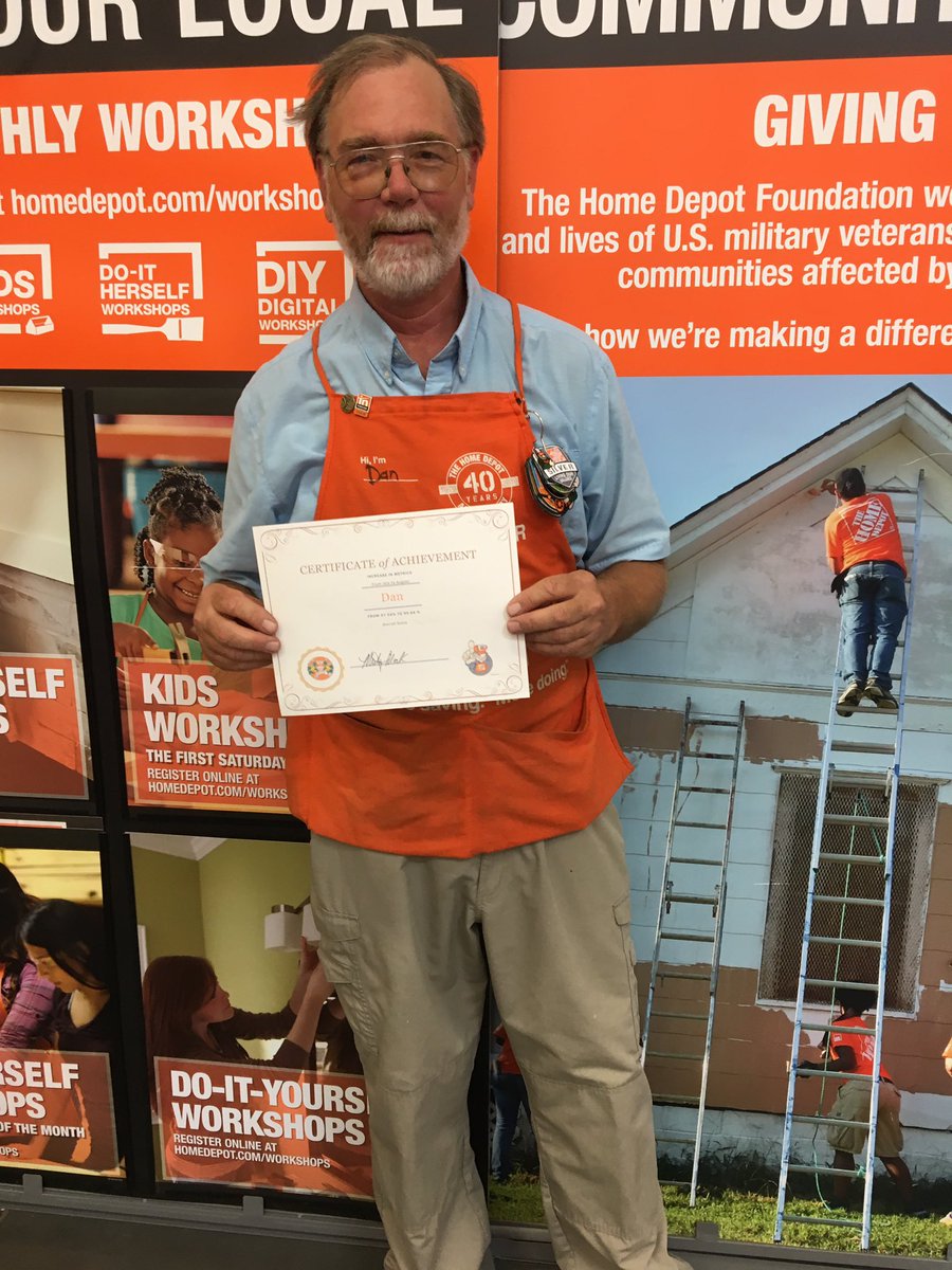 mistymistymock's tweet photo. August was another great month for the VOC board @HomeDepot3322 and September has a great start. Our Head Cashiers are even improving their metrics, way to go Dan. I love celebrating our associates achievements. @KevinBr75977227 @thdsaltarelli @carlson_ii https://t.co/wEcHSIehxr