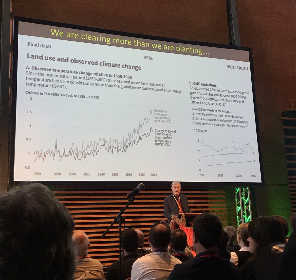nadiah_rsln's tweet photo. .@PeterNewmanCUSP on how we can’t solve the climate crisis without planting trees.
🌿Prioritise biological carbon capture storage and enhance communities.
🌿 If we don’t plant trees cities will collapse. Solutions are at hand. #treenet #climatechange #urbanforests https://t.co/2D3WrQpv9O