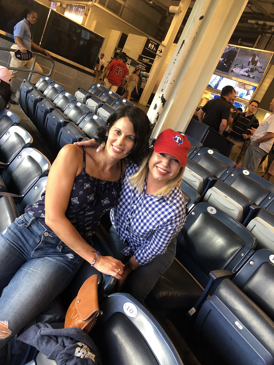 MamaGercks76's tweet image. #ATTNYY #yankees ❤️ with my guy and my Texas friend :)