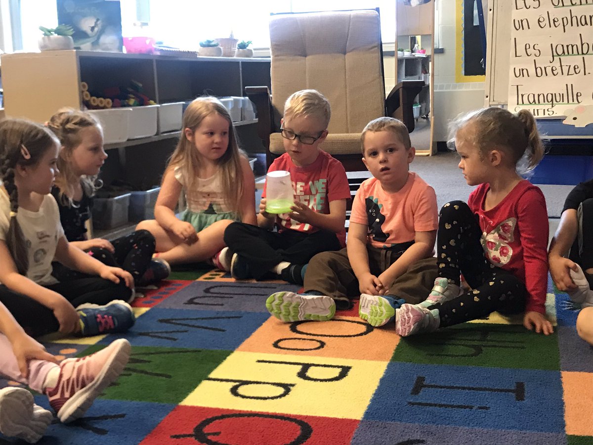 MmeFrancisSHP's tweet photo. Regarde une sauterelle! 🦗 Lincoln found a grasshopper at home and brought it for us to observe. We spoke of the size, colour and how it moves. Love the unexpected in kindergarten! @shcsparis https://t.co/DrmWB3Vu6O