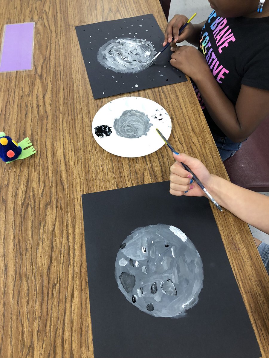 Our 3rd graders are working on the art element of value. They mix and create different shades of gray to paint the moon. The moon is to recognize the Vietnamese Mid-Autumn Festival, also know as the Moon Festival that will be celebrated on Sept 13. <a href="/Wieland_PFISD/">Wieland Elementary</a> <a href="/PFISDfinearts/">PfISD Fine Arts</a>