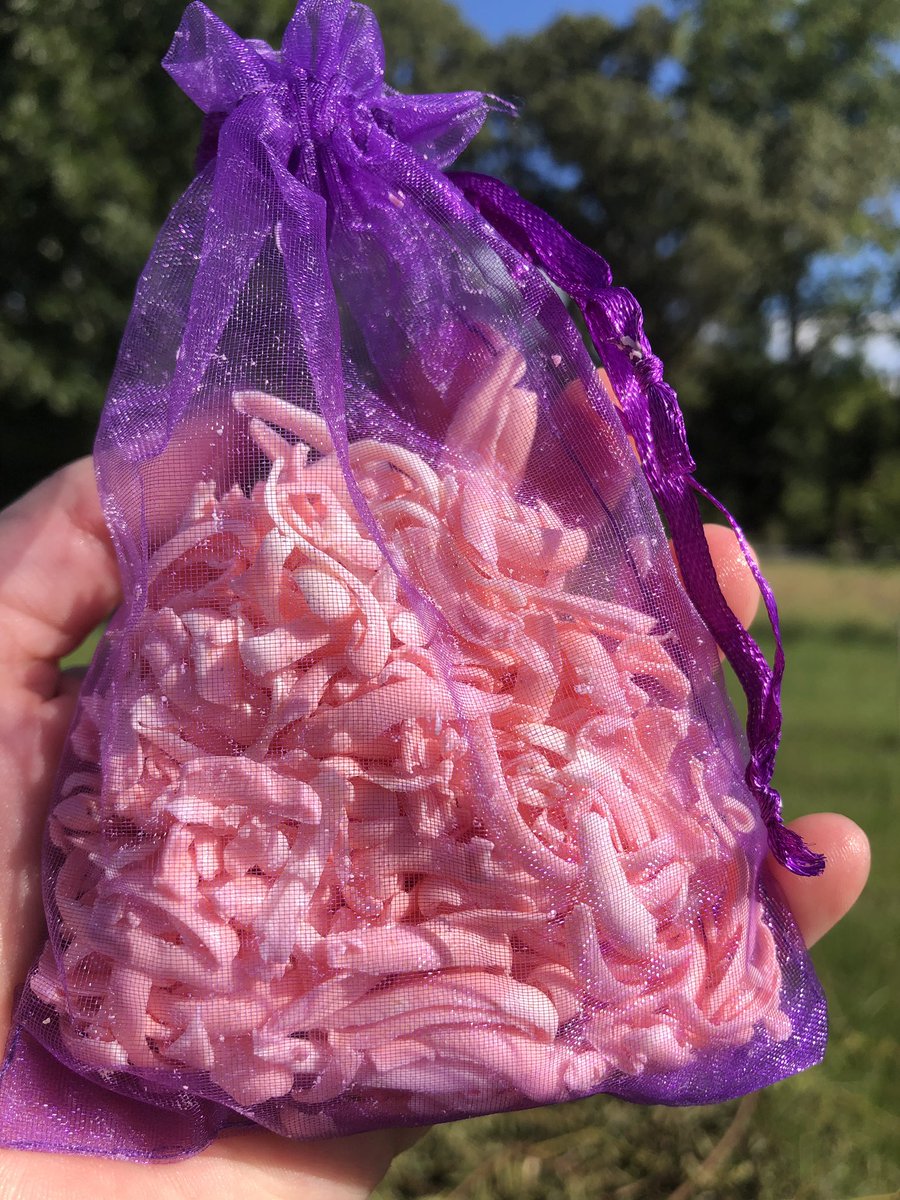 4Sisters9's tweet photo. an ‘uh oh’ made into a life hack. tie this little baggie on the end of your faucet and you have an instant bubble bath 🛀 🧼  #handmade #handmadesoap #skincare #soap #bubble #sheabutter #shavings #pomegranate #bath https://t.co/QZ712hUrz9