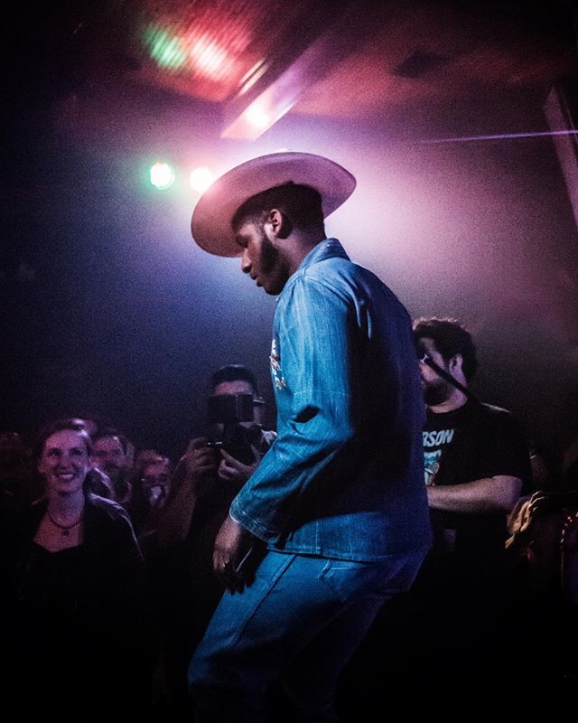 RICOstudios's tweet photo. “For The Culture”
#leonbridges #surpriseguest #pabstsoundsociety #sonsofhermannhall #deepellum #dallas #texas #texasmusic #community #culture #supportlocal #instadfw #dallasisdallas #bywayofdallas #igtexas #musicphotographer #dallasphotographer https://t.co/QlujMpUx9K https://t.co/ePJQ0hwPDn