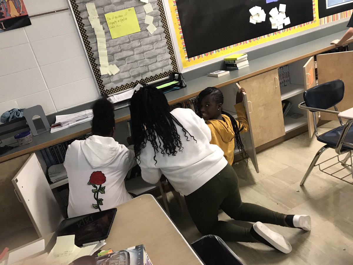 Jacque_Bayless's tweet photo. So much collaboration. Ss reflected and discussed on their needs in class in a gallery walk. Class finished with Ss scouring my classroom library looking for the perfect just right book. Exhausted but happy. Ss need movement. Choice Matters #LearnwithBayless https://t.co/jKL0MXYgXv