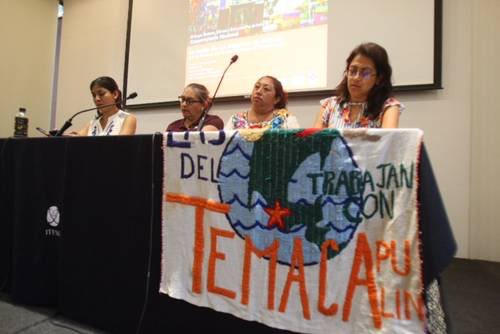 FondoSemillas's tweet image. #DefensorasDelTerritorio d 16 estados se reunieron para llegar a acuerdos contra megaproyectos q  ponen en riesgo la tierra, agua, bosques, aire y salud de quienes vivimos en este país. Gracias al apoyo d @FondoSemillas este encuentro también fue posible
👉🏾jornada.com.mx/2019/09/04/est…