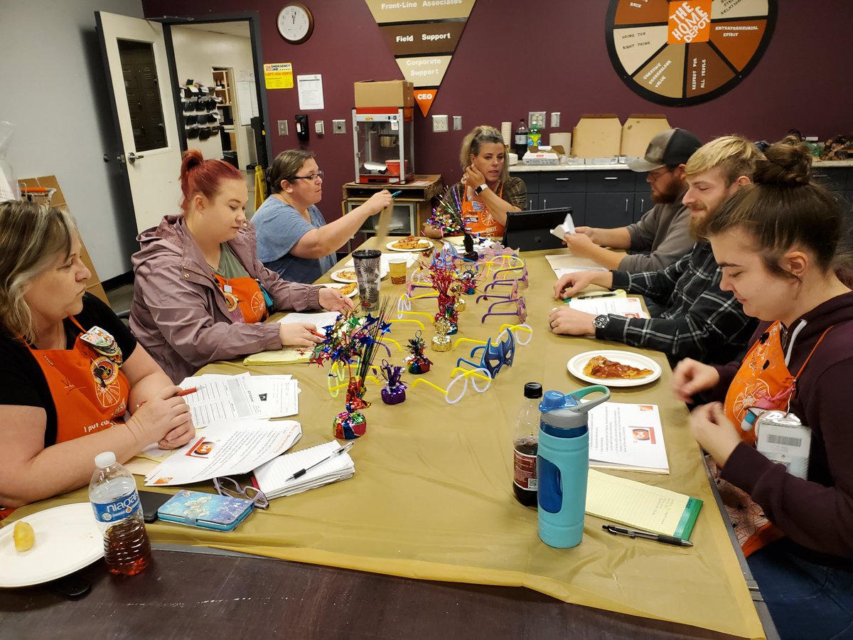 jen_gillaspie's tweet image. @8964THD celebrating our AD group during class number two. Learning about MAP and the Playbook. #AssociateDevelopment #GetYourLearningOn @AkinsMel @kyle_mckinnon12 @TrevinBrown_THD