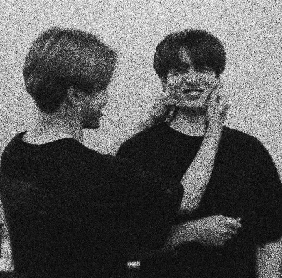 cαrlotα⁷♱ is seeing bts tweet media