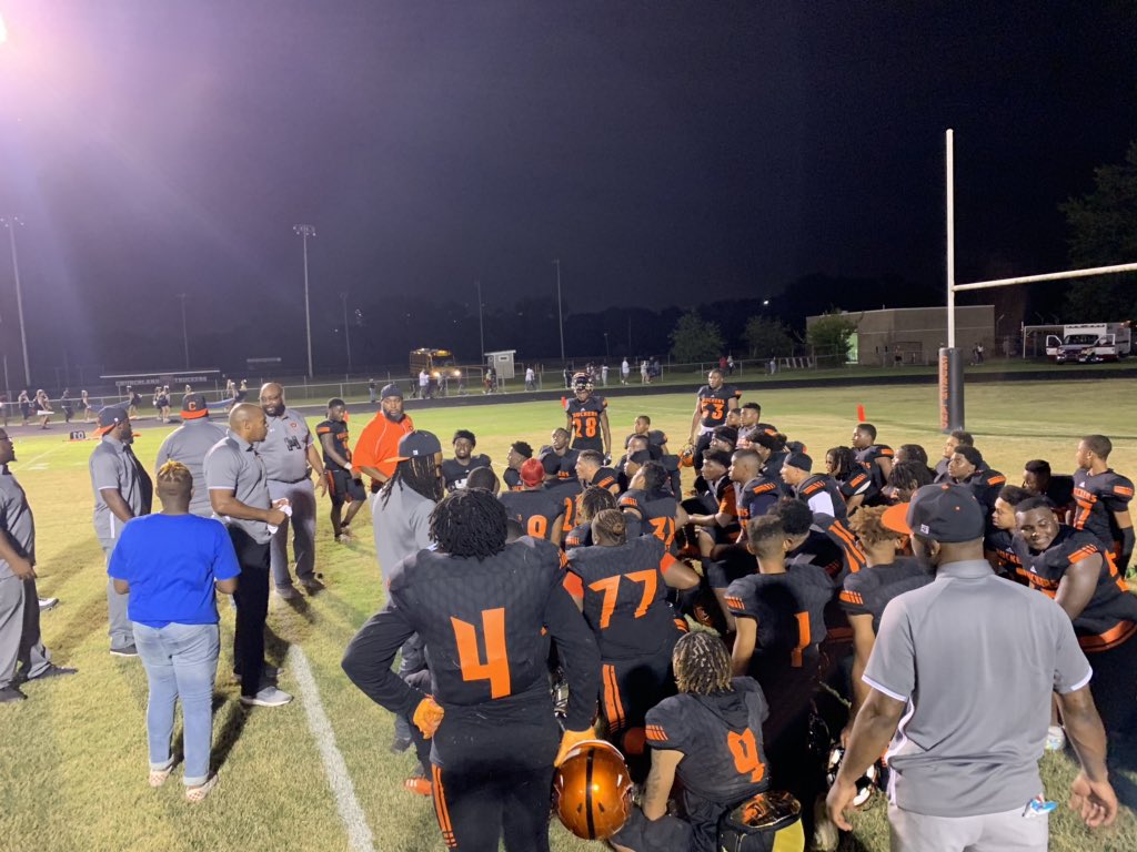 GoCHSTruckers's tweet photo. Truckers complete the victory vs. @WBHS_Bruins 34-3 to move to 2-0 on the season. Great job, fellas! #AlwaysReppin https://t.co/KLjJ2zZ2li