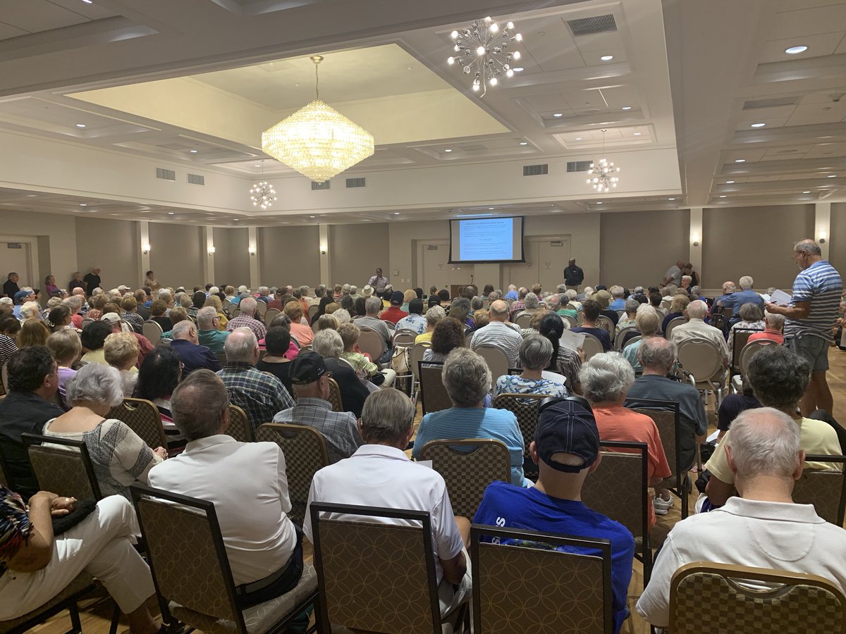 Melanie20735's tweet photo. Incredible night as our ⁦@ComcastBeltway⁩ SUPERSTAR Tech Manager Kenja Thomas leads in the ⁦@LeisureWorldMd⁩ community discussion on “What to Expect on install”! Happy to manage the #XfinityCommunities contract with Internet and X1! #Connectingseniors #nomorelonely https://t.co/hOz0F3hJGd
