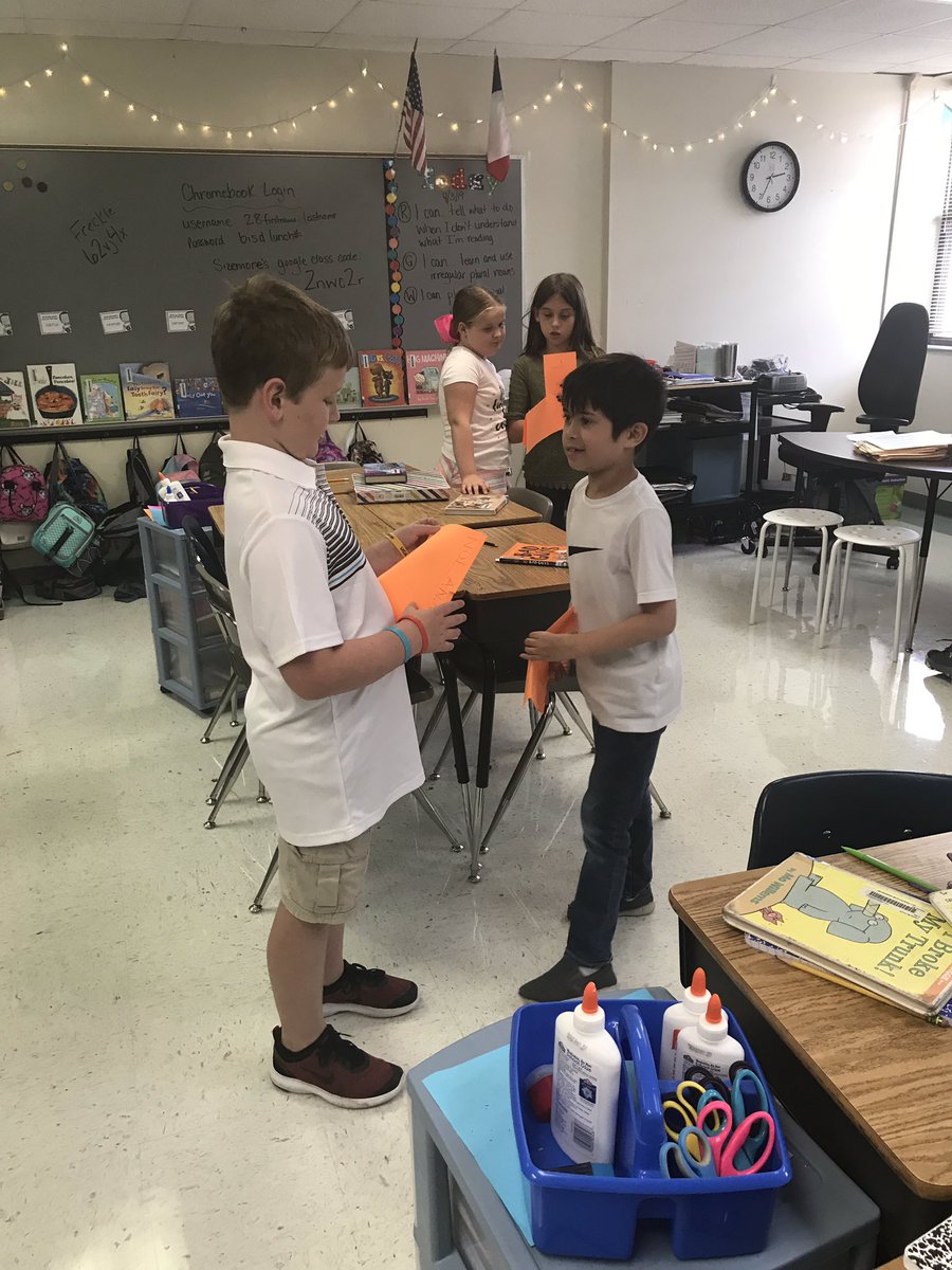 ErynSizemore79's tweet photo. We played “musical partners” today by dancing around until the music stopped and giving the nearest person a high five. Then we interviewed our partner on our reading preferences and comprehension strategies foldable. #cometogethernow #wearereaders @hcebulldogs @BanderaISD https://t.co/TPEgxWTHbF
